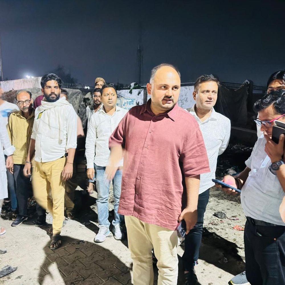 ईद की तैयारियों का जायजा लेने ईदगाह पहुंचे डीएम:गंदगी पर जताई नाराजगी, सुरक्षा व्यवस्था के दिए निर्देश