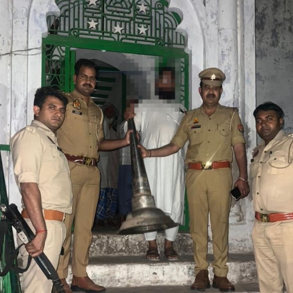हाथरस में धार्मिक स्थलों से लाउडस्पीकर हटाए गए:ईद से एक दिन पहले शासन के निर्देशों पर धर्मगुरुओं की सहमति से कार्रवाई