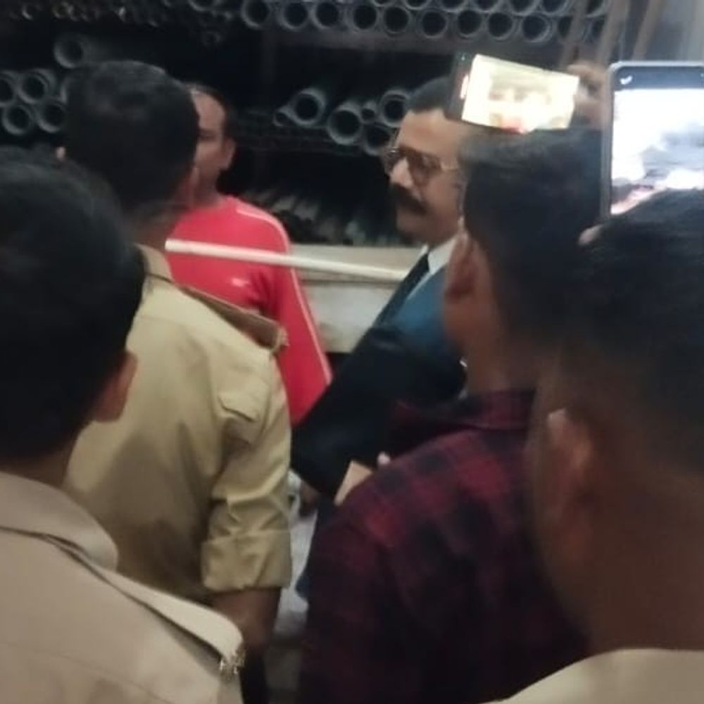 देवरिया में ब्रांडेड कंपनी के नाम पर नकली पाइप:दुकान से 164 पाइप बरामद, संचालक पर केस दर्ज