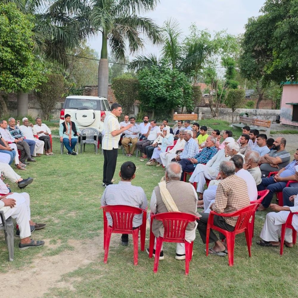 
                 मुजफ्फरनगर में मंत्री अनिल कुमार के खिलाफ पंचायत:विधायक का पुतला दहन, 2027 चुनाव में जवाब देने की चेतावनी 
            