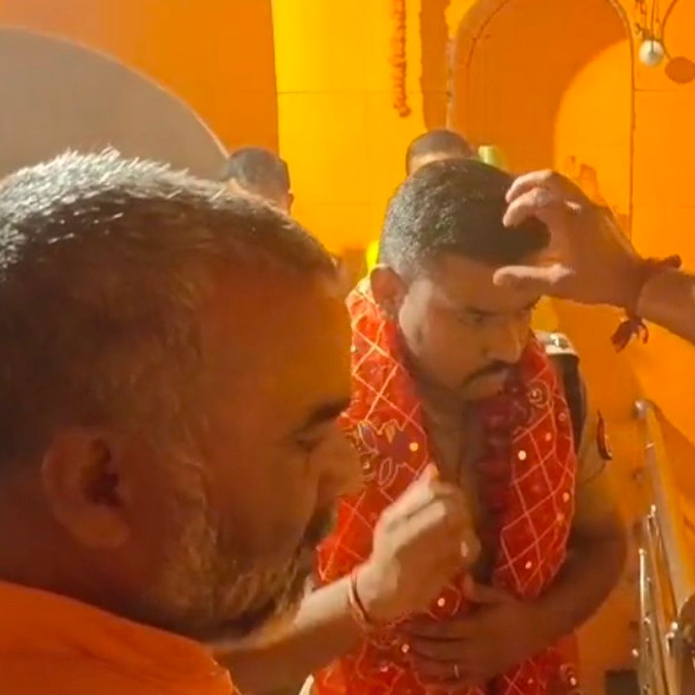 एसपी ने कालिकन धाम मंदिर का किया निरीक्षण:सुरक्षा व्यवस्था का जायजा लिया, मां का दर्शन-पूजन किया