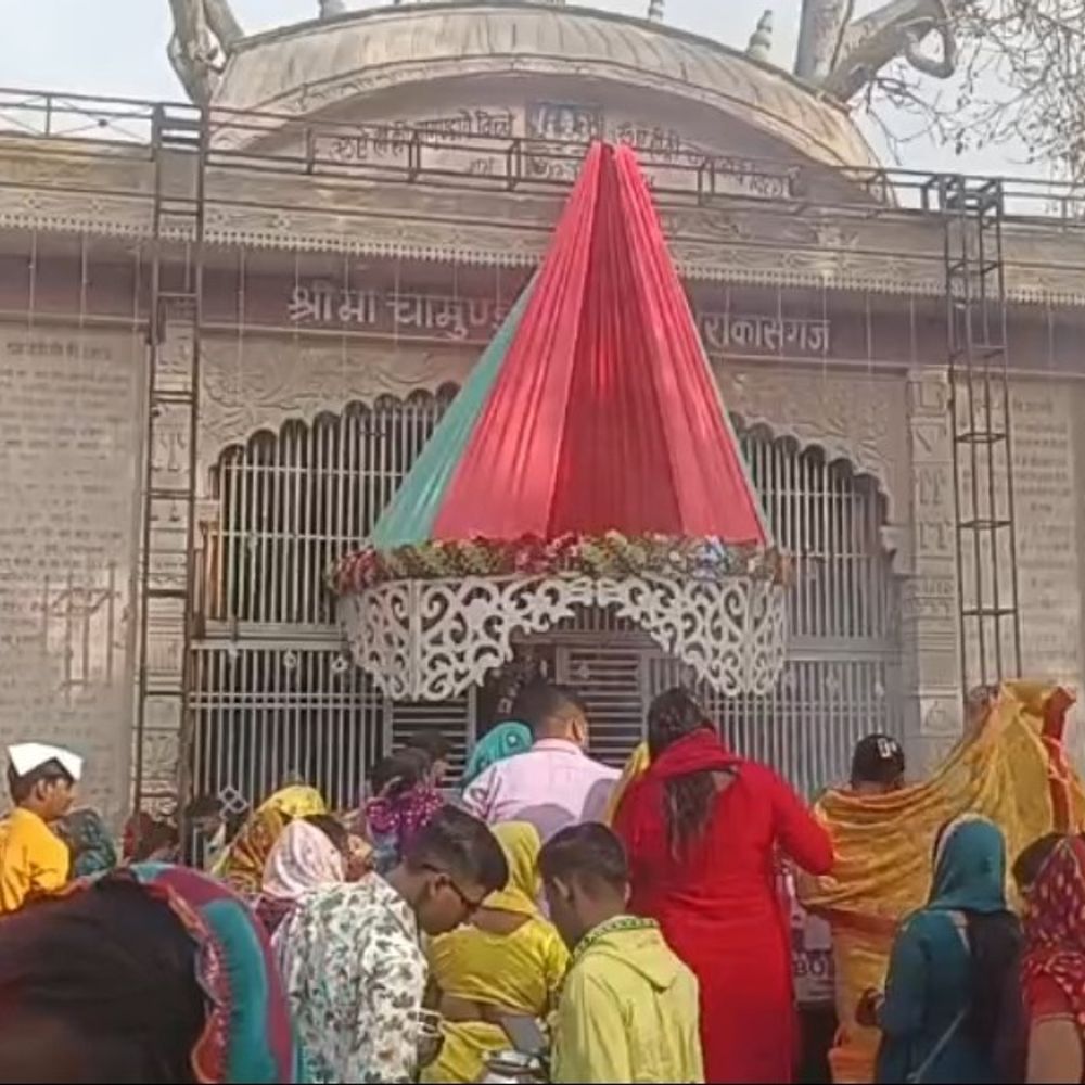 कासगंज में चैत्र नवरात्रि शुरू, चामुंडा मंदिर में उमड़ी भीड़:भक्तों की सुरक्षा के लिए 50 पुलिसकर्मी तैनात, 27 मार्च तक चलेगा पर्व