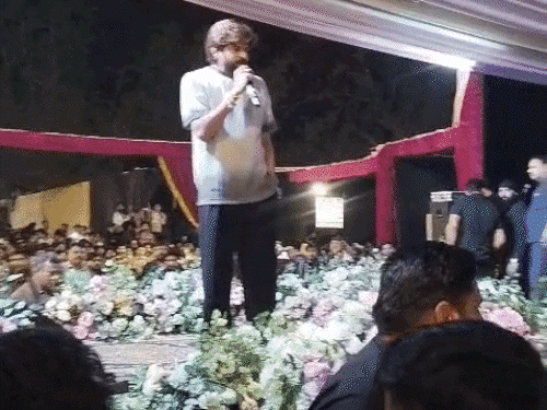 हरियाणवी सिंगर मासूम शर्मा नई कंट्रोवर्सी में फंसे:बैन सॉन्ग चंबल के डाकू-खटोला गाया, पंजाबियों पर कमेंट; सिरसा में ऑडियंस बेकाबू होकर स्टेज तक पहुंची