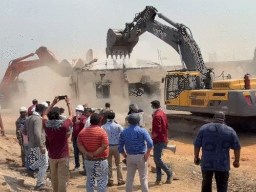 हजारीबाग में पूर्व मंत्री योगेंद्र साव का घर जमींदोज:  मुआवजा विवाद में एनटीपीसी-प्रशासन ने की कार्रवाई, परिवार जाएगा कोर्ट – Hazaribagh News