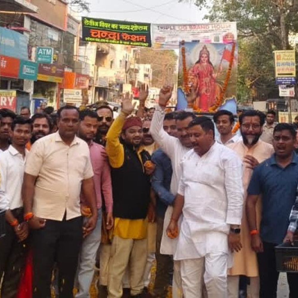 हिन्दू नववर्ष पर पीलीभीत में RSS का पथ संचलन:पुष्पवर्षा कर हुआ स्वागत, जय श्रीराम के उद्घोष से गूंजा शहर