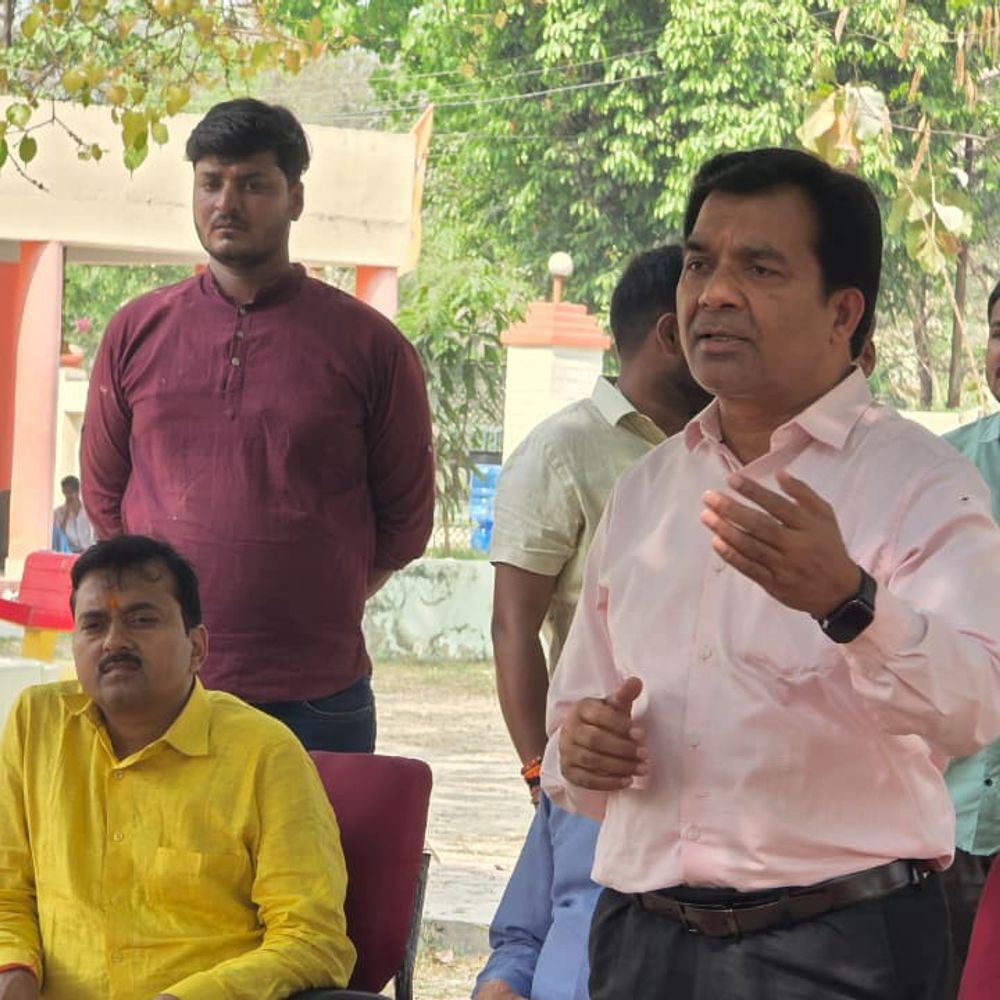 NSS शिविर में ठोस अपशिष्ट प्रबंधन पर जागरूकता:डॉ. विनोद सिंह ने छात्रों को सामाजिक उत्तरदायित्व के लिए प्रेरित किया