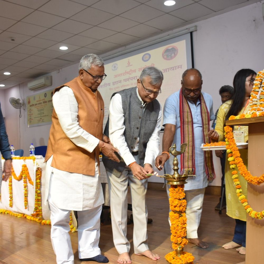तीन दिनों के लिए BHU में विद्वानों का समागम:काशी में इतिहास विभाग करा रहा अंतरराष्ट्रीय सम्मेलन, भारतीय ज्ञान परंपरा पर मंथन