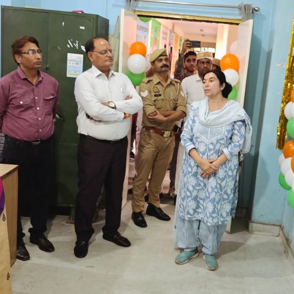 अमरोहा में गौवंश सुरक्षा के लिए कंट्रोल रूम का उद्घाटन:डीएम निधि गुप्ता वत्स ने किया शुभारंभ, गौशालाओं की होगी सीधी निगरानी