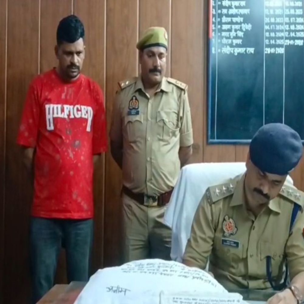 सुल्तानपुर में पकड़ा गया 26 मामलों में वांछित चोर:वैद्यनाथ एजेंसी चोरी का निकला आरोपी, ₹36,160 नकद व औजार बरामद