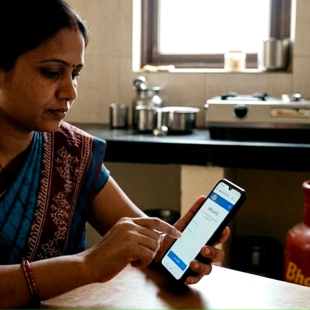 LPG ग्राहकों के लिए बड़ी राहत भरी खबर:केवल असत्यापित उपभोक्ताओं को ही करानी होगी बायोमेट्रिक e-KYC