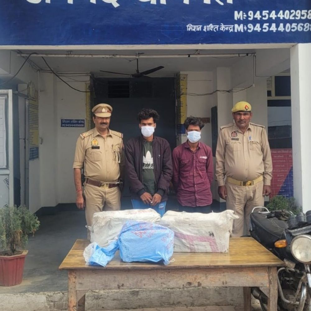 बागपत में स्कूल से चोरी करने वाले 2चोर पकड़े गए:पुलिस ने चोरी का सामान और वारदात में प्रयुक्त बाइक बरामद की।