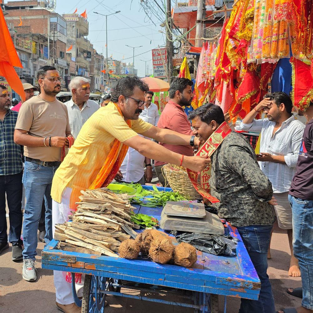 उन्नाव में हिंदू नव संवत्सर पर भव्य जनसंपर्क अभियान:शहर 'जय श्रीराम' के उद्घोष से गूंजा, लोगों ने दिखाई आस्था