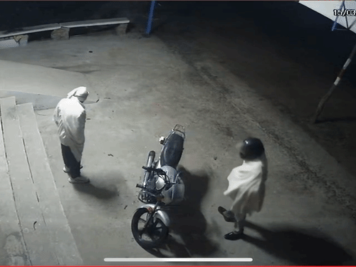 
                 सहारनपुर में टीन शेड गिरने से दो की मौत:उत्तराखंड से फंक्शन में शामिल होकर लौट रहे थे,आंधी आने से हादसा 
            