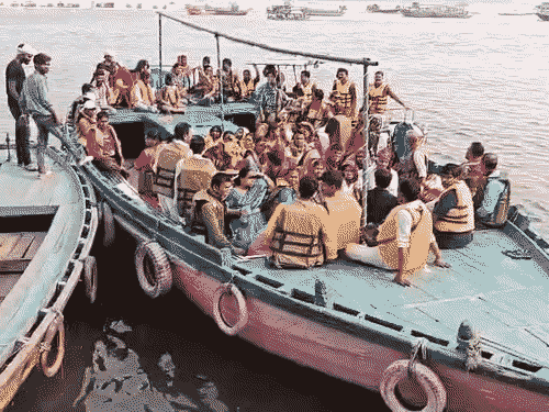 
                 वाराणसी में बिना रजिस्ट्रेशन के गंगा में नहीं चलेगी नाव:CP ने दिए कड़े निर्देश, बोले - एक सप्ताह में सभी कराएं रजिस्ट्रेशन, ओवरलोडिंग पर होगी नाव सीज 
            