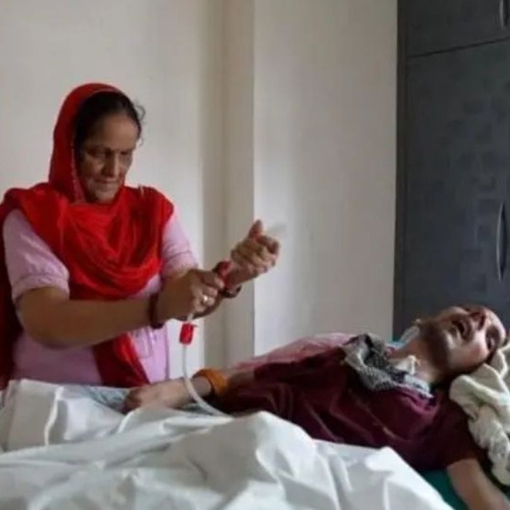 गाजियाबाद के हरीश राणा का 3 दिन से खाना-पानी बंद:सामान्‍य बेड पर शिफ्ट किए गए, मरीज को दर्द न हो; डॉक्टर इसका रख रहे ख्याल