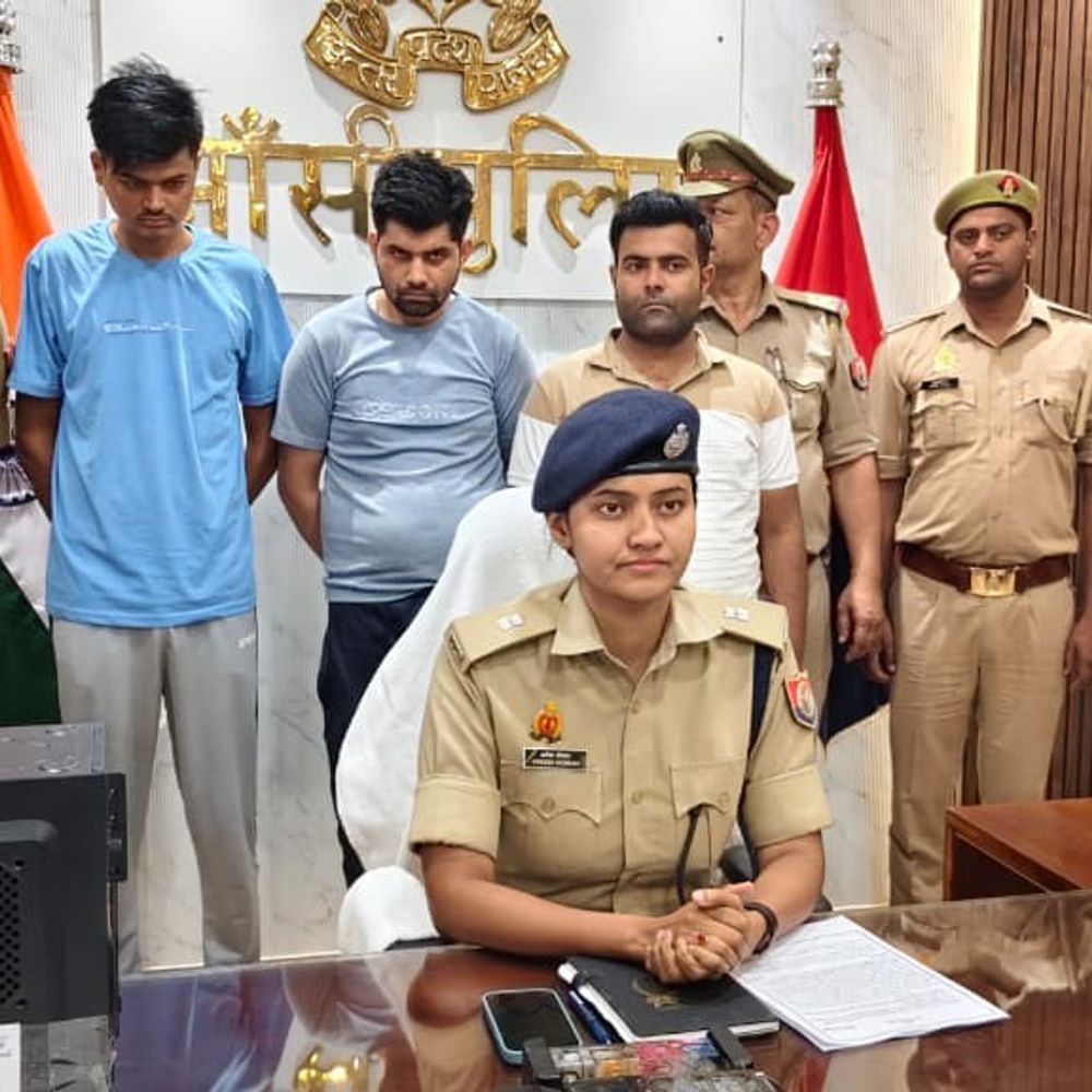 सांसद की जमीन के फर्जी कागजात बनाकर हड़पा फसल बीमा:झांसी में 20 फर्जी केस पकड़े, इफको टोकियो कंपनी का अफसर चला रहा था गैंग