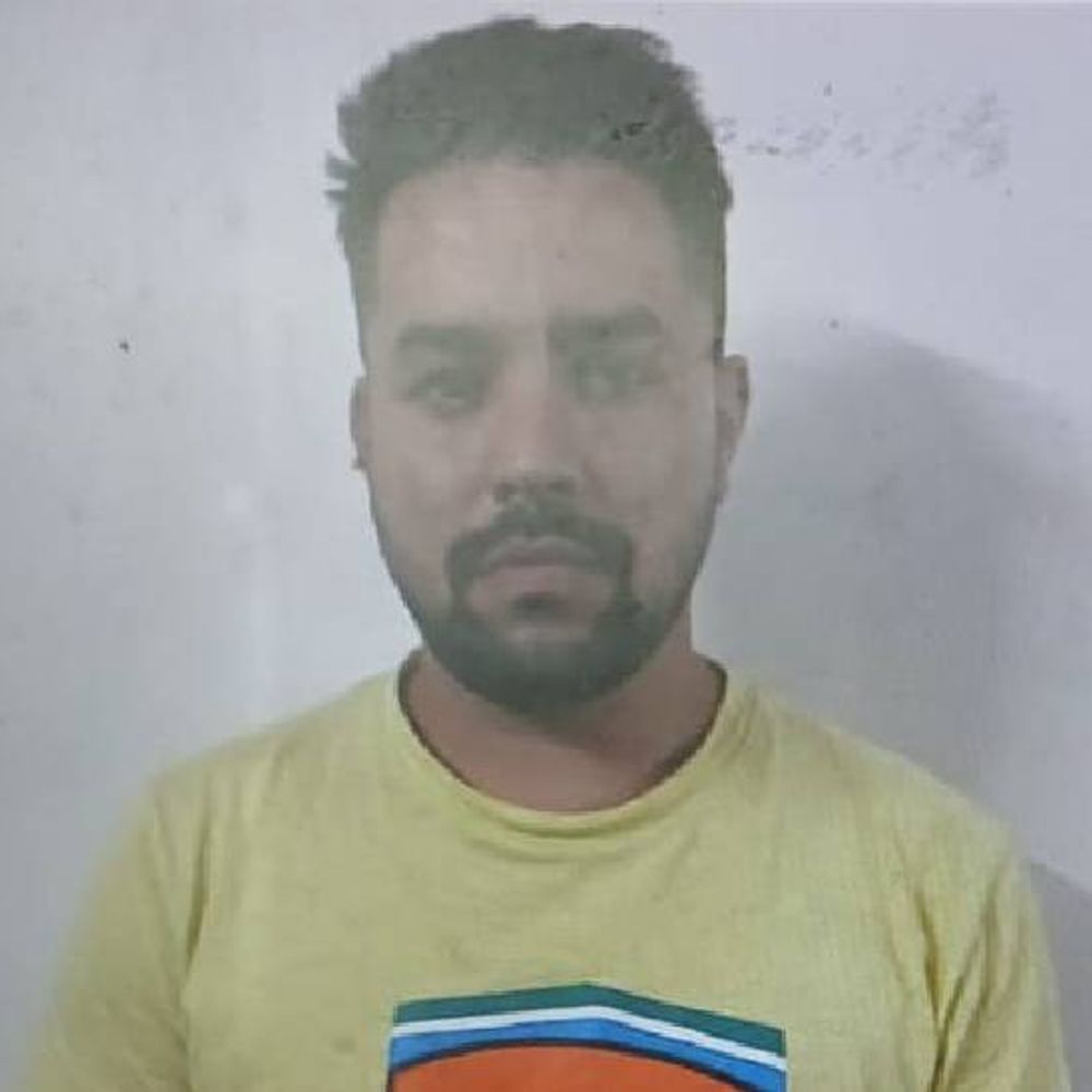 इंजीनियर को बेंगलुरु पुलिस ने अवैध हथियार सहित गिरफ्तार किया:पांच आग्नेयास्त्र और 50 से अधिक राउंड गोला-बारूद बरामद, आरोपी को लेकर रवाना हुई टीम