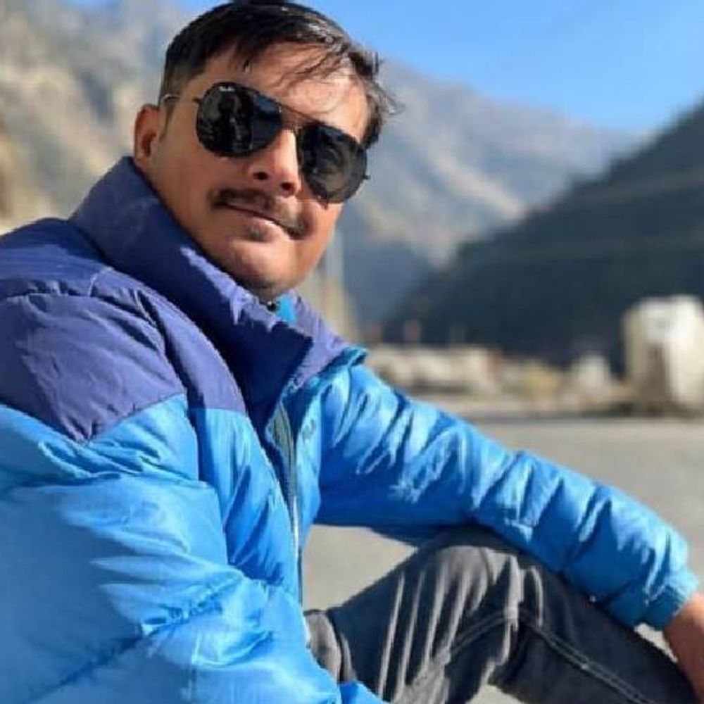 झांसी में सड़क हादसे में बैंक मैनेजर की मौत:बाजार करके बाइक से घर लौट रहे थे, रास्ते में अज्ञात वाहन ने रौंदा