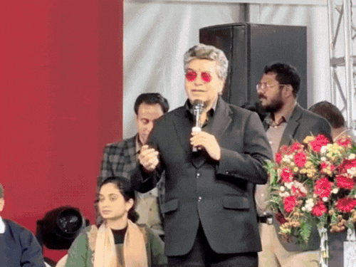 
                 'उदीषा' की फंडिंग के सवालों पर क्या बोले कमिश्नर-देखिए VIDEO:मुरादाबाद में पहली बार साहित्य का बड़ा जमघट; संस्कृति और किताबों से जोड़ना था मकसद 
            