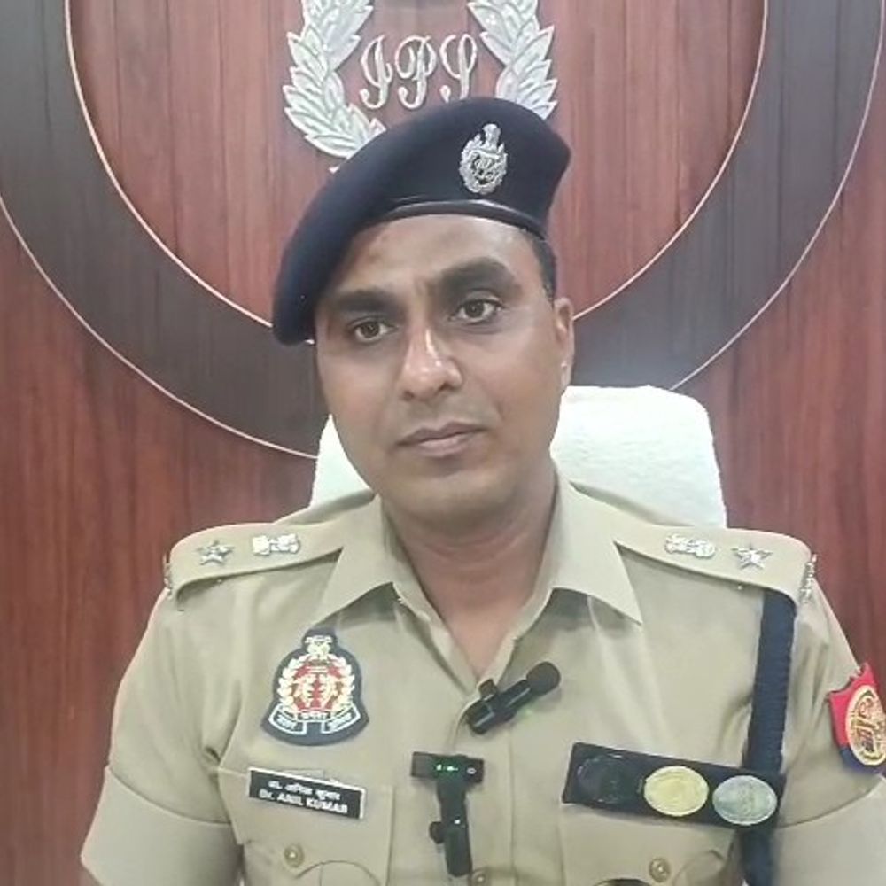 
                 आजमगढ़ में 5 अपराधियों की खोली गई हिस्ट्रीशीट:लूट, डकैती, गैंगस्टर और रंगदारी मांगने का आरोप 
            