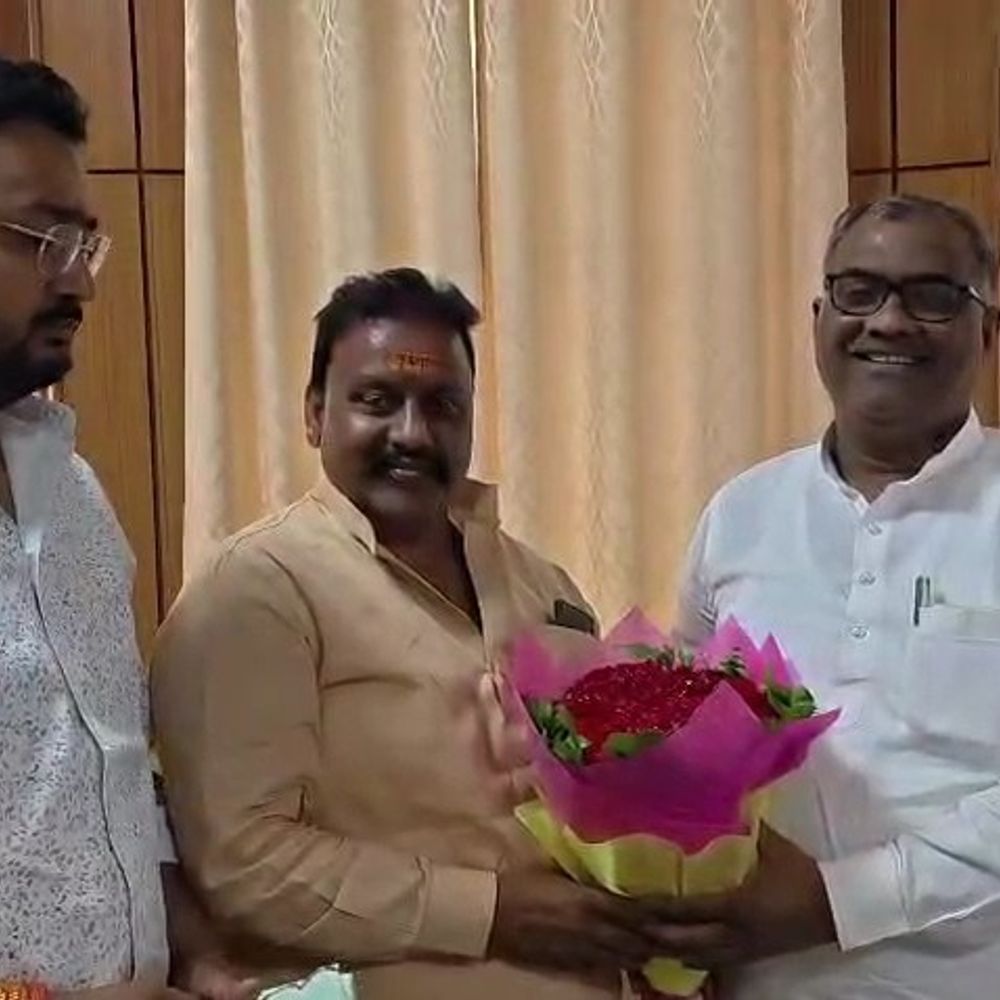 आजमगढ़ में खेल मंत्री ने की समीक्षा बैठक:LPG संकट पर बोले- नहीं है कोई संकट, विपक्ष के लोग बना रहे हैं दुष्प्रचार