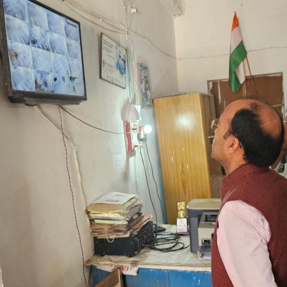 2 दिनों में 51685 कापियों का मूल्यांकन:वाराणसी के चार केंद्रों पर 1910 परीक्षक पहुंचे, निरीक्षण के लिए केंद्रों पर पहुंचे DIOS