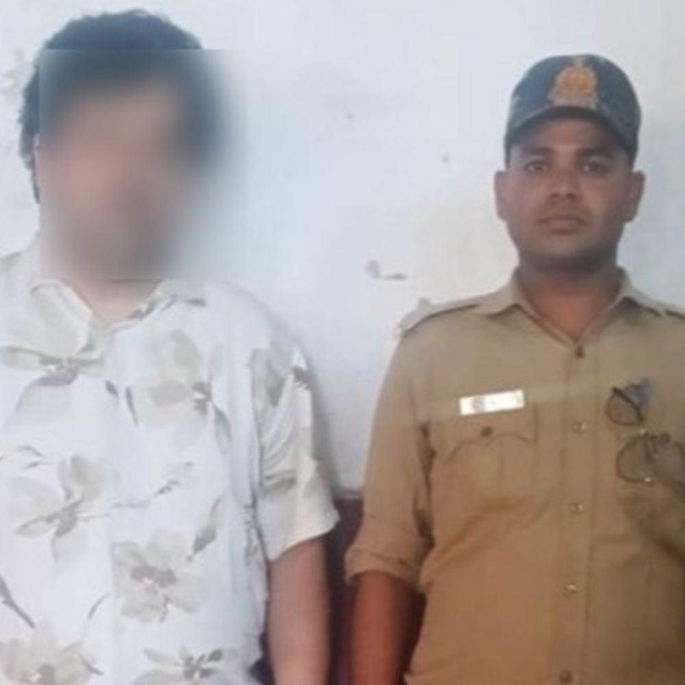 लखनऊ में कोडीन कफ सिरप का अवैध कारोबार:फरार फर्म संचालक गाजियाबाद से गिरफ्तार, 11,783 बोतल बरामद हुई थी