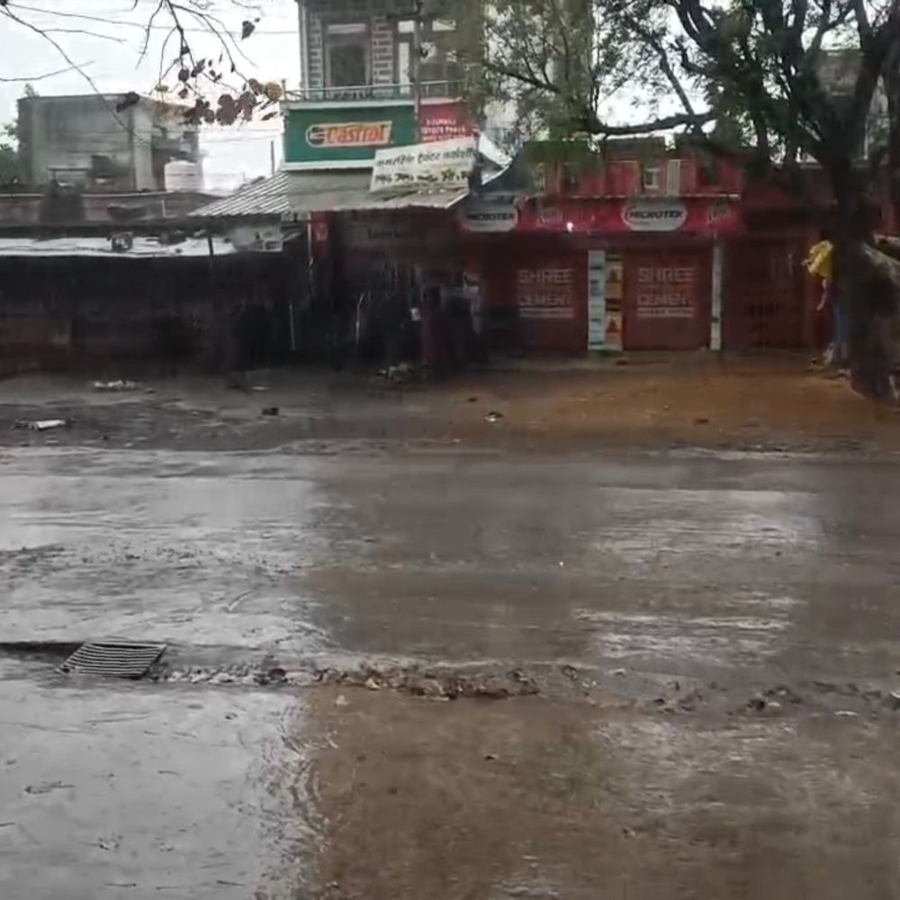 धौलपुर में मौसम बदला, बारिश के साथ ओले गिरे:रबी की फसल पर संकट-किसान चिंतित, 25% तक नुकसान की आशंका