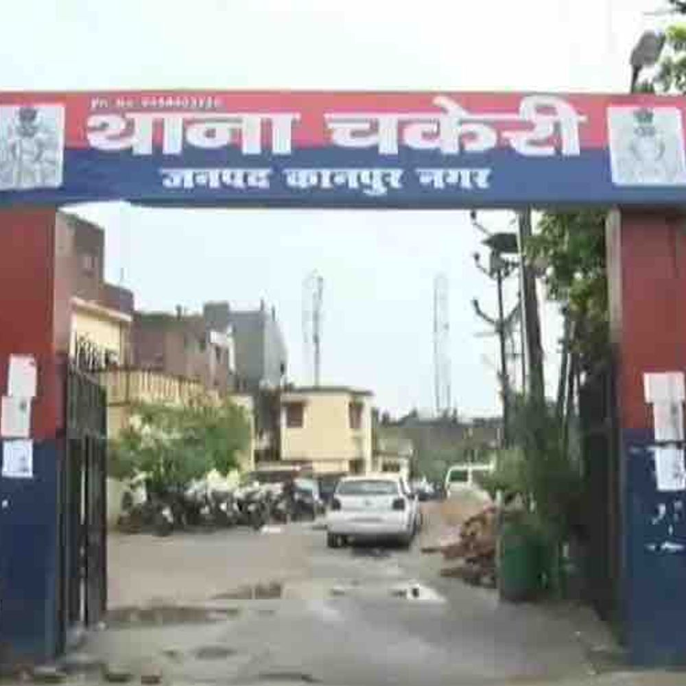 कानपुर में महिला के घर घुसकर मारपीट:कपड़े फाड़ने और जान से मारने की धमकी का आरोप, केस दर्ज