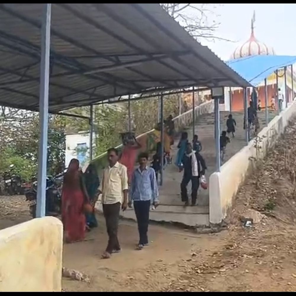 मां बिरासिनी मंदिर पहुंचे 50 से ज्यादा गांवों के श्रद्धालु:  बिलासपुर की पहाड़ी पर प्राचीन मंदिर में 9 दिन तक विशेष पूजा – Umaria News