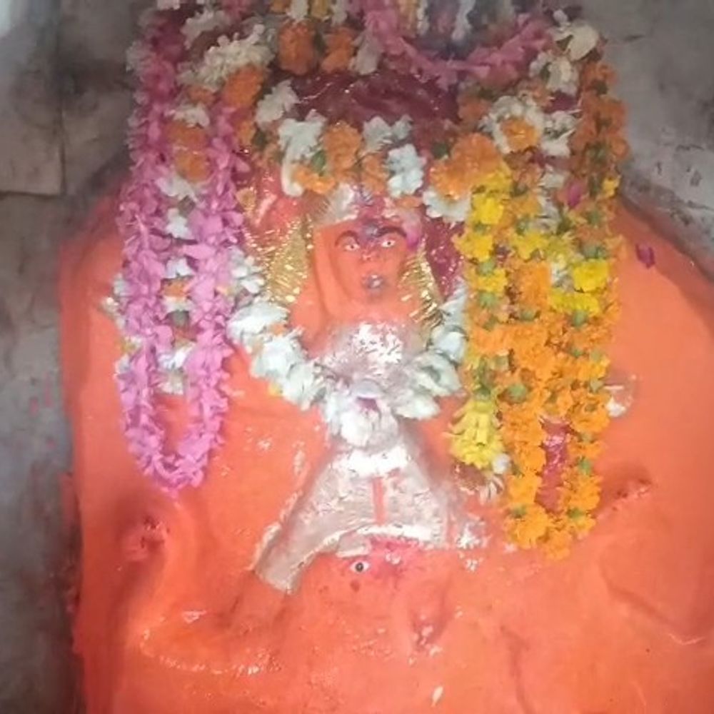 चैत्र नवरात्रि का दूसरा दिन:मथुरा में देवी मंदिरों में श्रद्धालुओं की भारी भीड़ उमड़ी