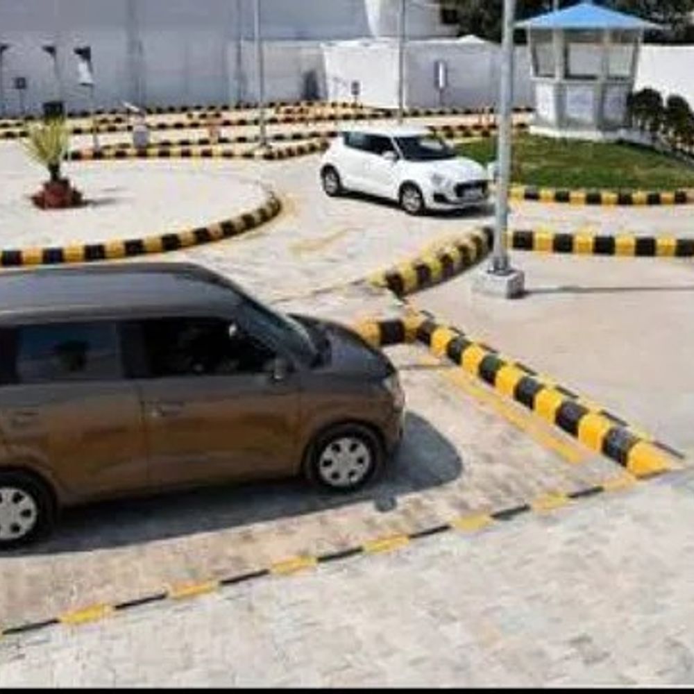 ड्राइविंग ट्रेनिंग सेंटर के लिए ऑनलाइन आवेदन 1 अप्रैल से:20 जिलों में 32 सेंटर खोले जाएंगे, परिवहन विभाग ने पोर्टल डेवलप किया