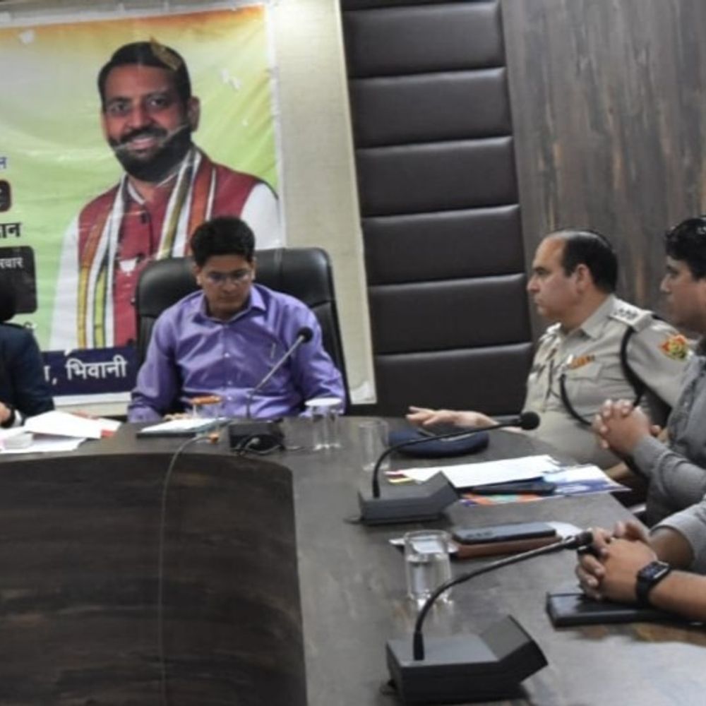 भिवानी में समाधान शिविर की समीक्षा बैठक आयोजित:  ADC बोले- अधिकारी अधिक समय से लंबित समस्याओं का एक सप्ताह में समाधान करें – Bhiwani News
