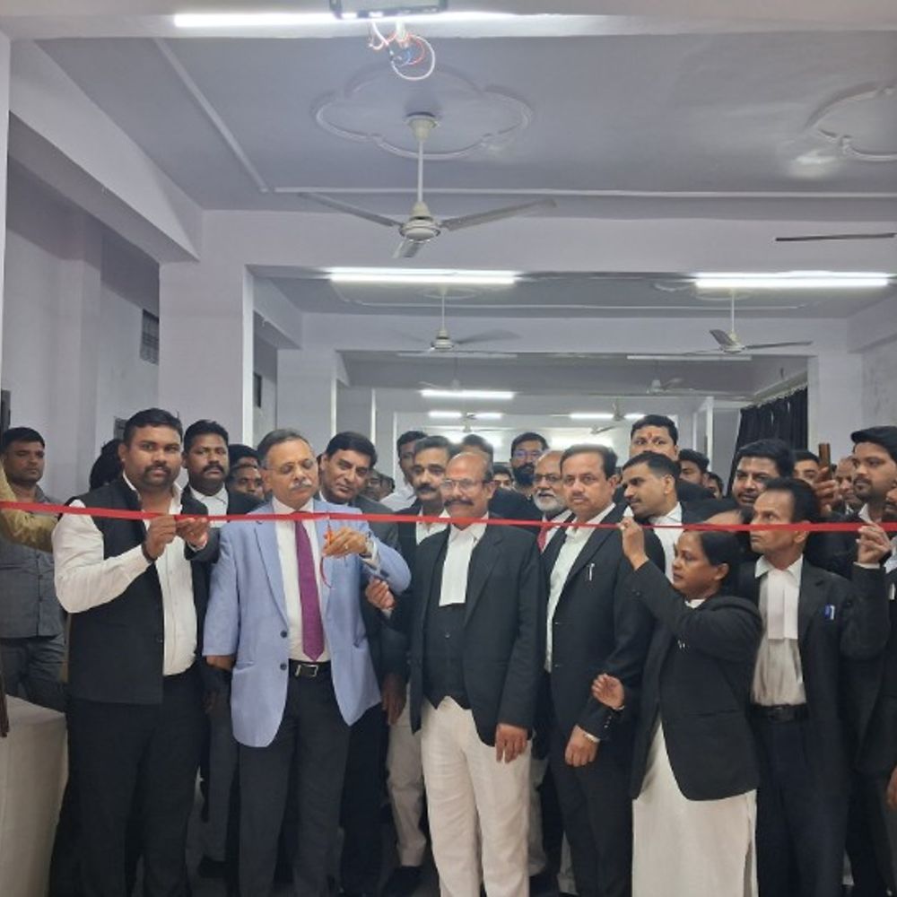 लखनऊ में नए हॉल और 48 चैंबर्स का उद्घाटन:बार एसोसिएशन में पहुंचे न्यायमूर्ति राजेश सिंह चौहान, किया लोकार्पण, जिला जज भी रहे मौजूद
