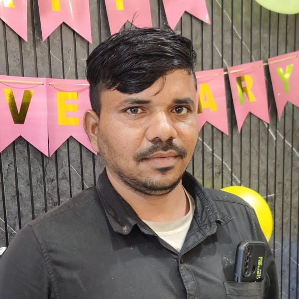 मथुरा में रेलवे ट्रैक पर मिला युवक का शव:होटल में काम करता था, परिजन ने हत्या की आशंका जताई