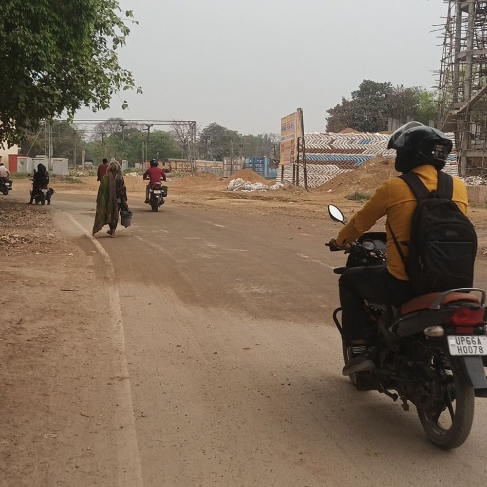 जौनपुर में अचानक बदला मौसम, बूंदाबांदी शुरू:गेहूं-सरसों को नुकसान की आशंका, 30 मिनट तक हुई बूंदाबांदी