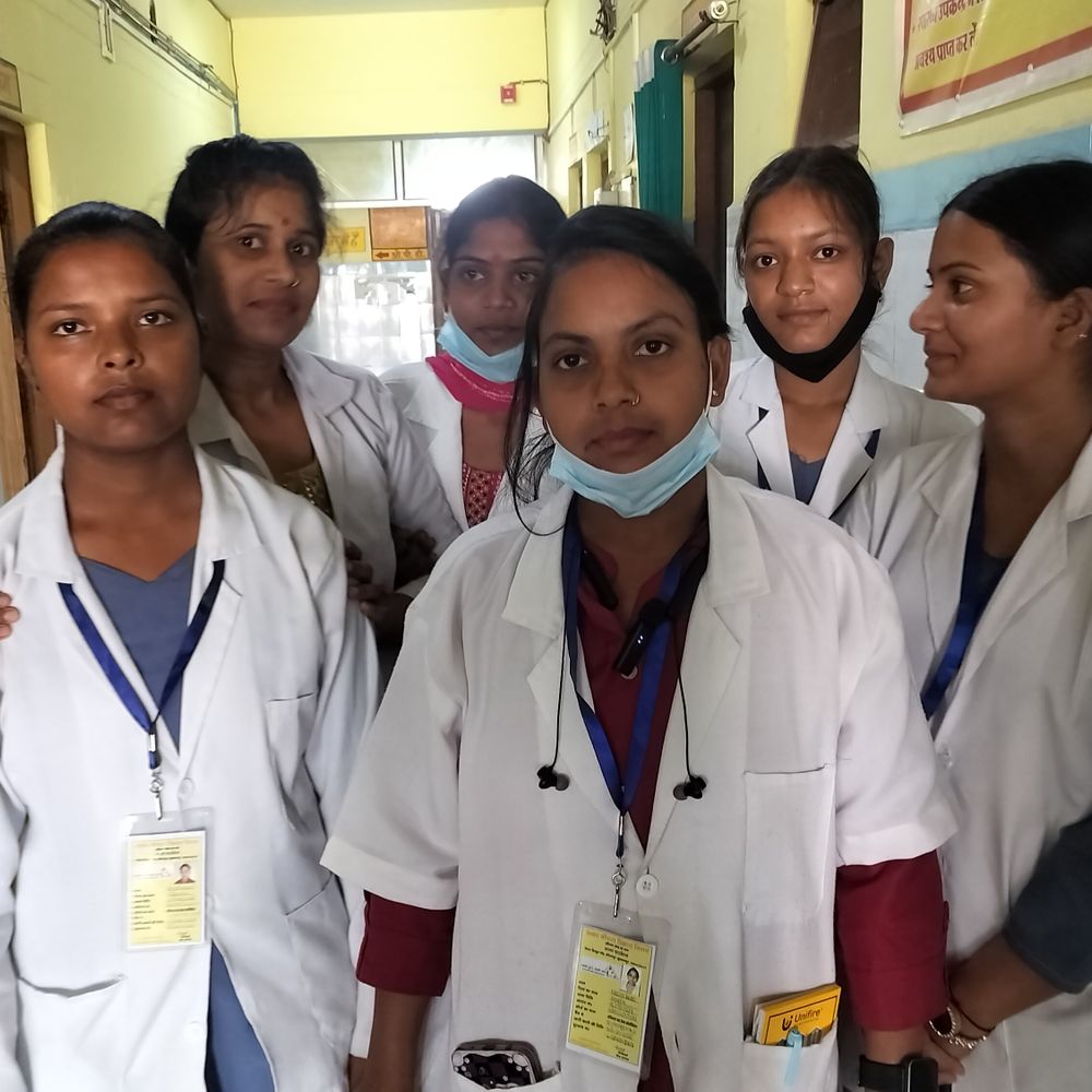 ग्रामीण छात्राओं के लिए 120 दिवसीय स्वास्थ्य प्रशिक्षण शुरू:कुमारगंज अस्पताल में 138 युवतियों को मिल रहा रोजगारोन्मुख कौशल