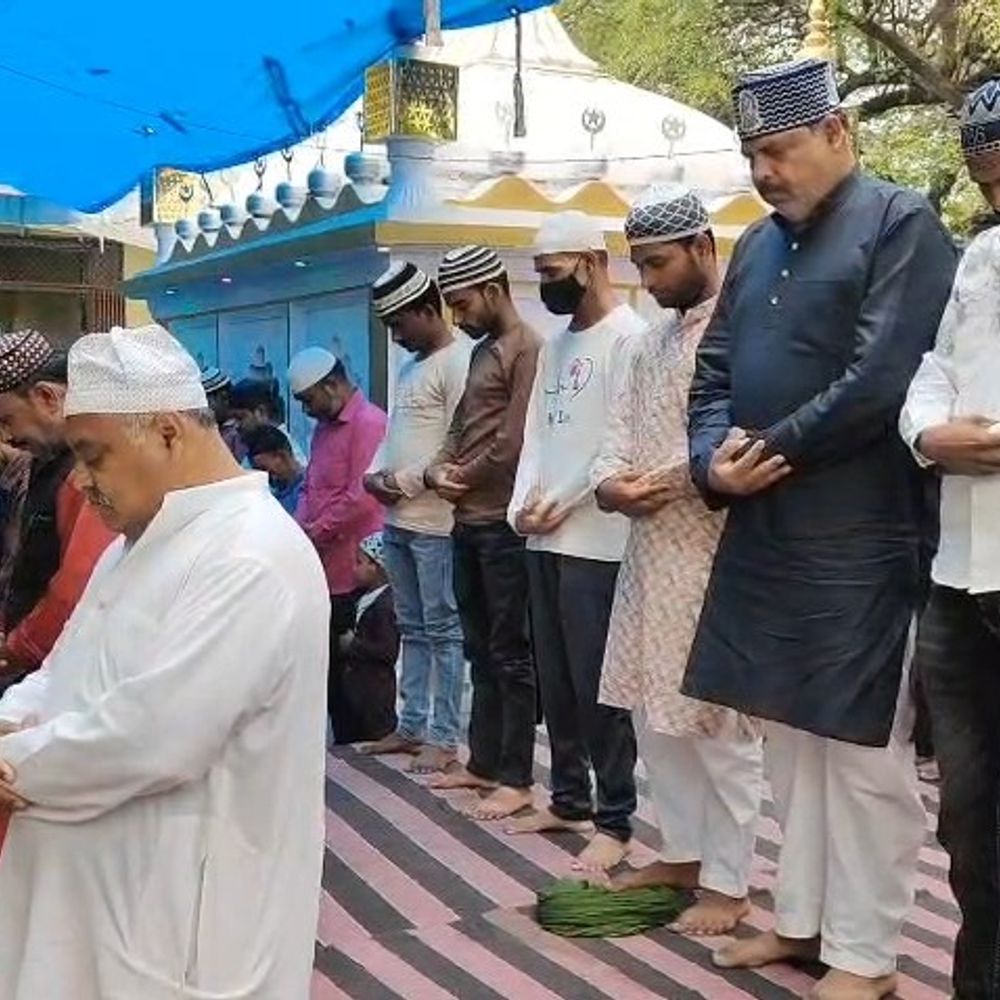 महोबा में अलविदा जुमा की नमाज शांतिपूर्ण संपन्न:मुल्क में अमन-चैन, भाईचारे और ईरान के मासूमों के लिए दुआ