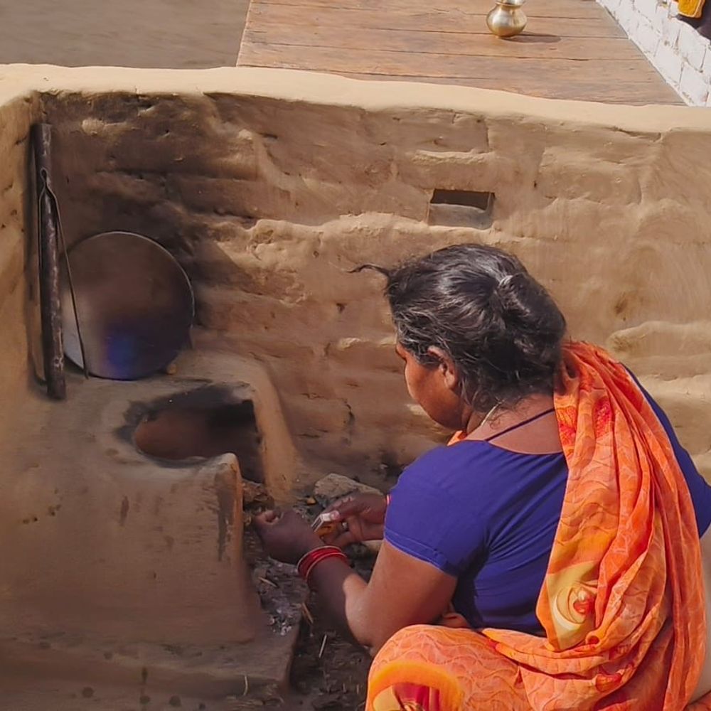 चूल्हा पर खाना बनाने को लेकर पति से विवाद:पति से मांगा गैस सिलेंडर, गुस्से में मासूम बेटे को लेकर महिला लापता