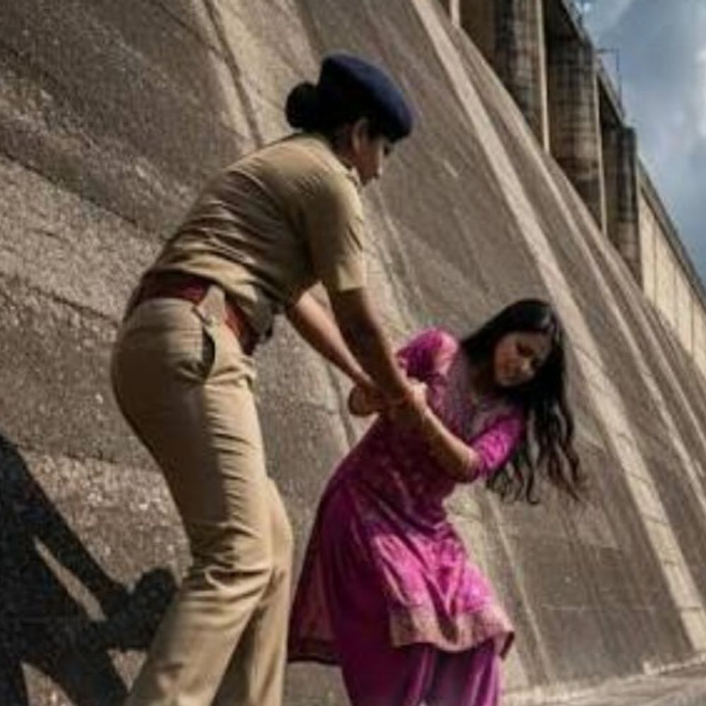 सुल्तानपुर में युवती ने चूहेमार दवा पीकर वीडियो किया पोस्ट:मेटा अलर्ट पर पुलिस ने 15 मिनट में बचाई जान, अफेयर में सुसाइड की कोशिश