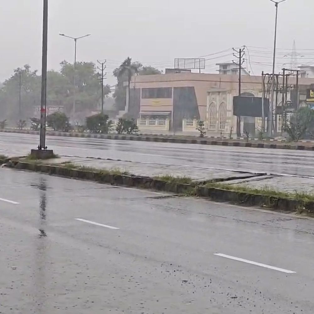 अमरोहा में बूंदाबांदी से मौसम ठंडा:तापमान गिरा, किसानों की फसल को नुकसान की आशंका