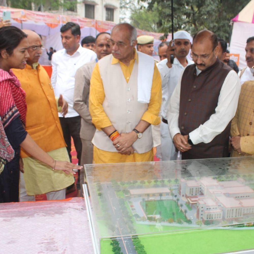 यूपी सरकार के 9 साल पूरे:मेरठ में प्रभारी मंत्री ने 9 दिवसीय मेला और विकास प्रदर्शनी का उद्घाटन किया