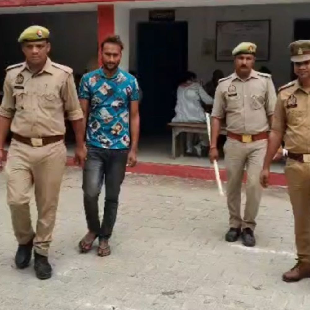 अयोध्या में पत्नी की हत्या करने वाला पति अरेस्ट:पोस्टमार्टम रिपोर्ट में चोटों का खुलासा, दूसरा आरोपी फरार; तलाश जारी