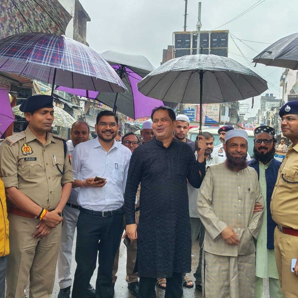 सहारनपुर में बूंदाबांदी में हुई अलविदा जुमा की नमाज:आज चांद रात, कल मनाई जाएगी ईद, रोजेदारों ने मांगी देश की खुशहाली की दुआ