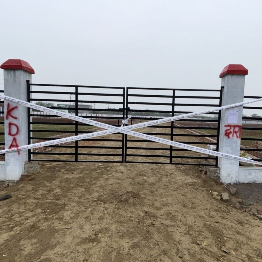 बिना नक्शा पास कराए बनाया घर तो अब खैर नहीं:कानपुर में 1500 वर्ग मीटर की अवैध प्लॉटिंग पर केडीए का ताला; 18 काश्तकारों से जमीन खरीदी