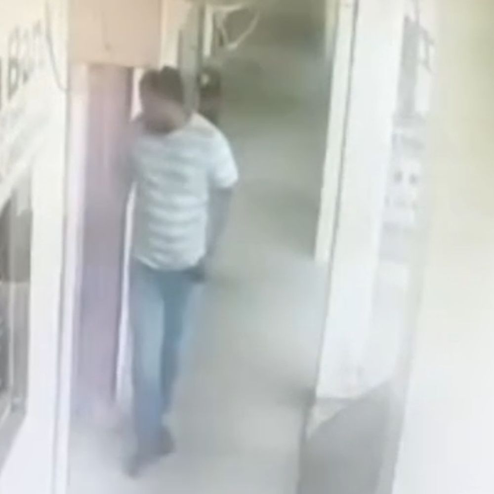 अंबेडकरनगर में एटीएम कार्ड बदलकर ठगी:यूनियन बैंक से 75 हजार रुपये निकाले, CCTV में कैद आरोपी की तलाश