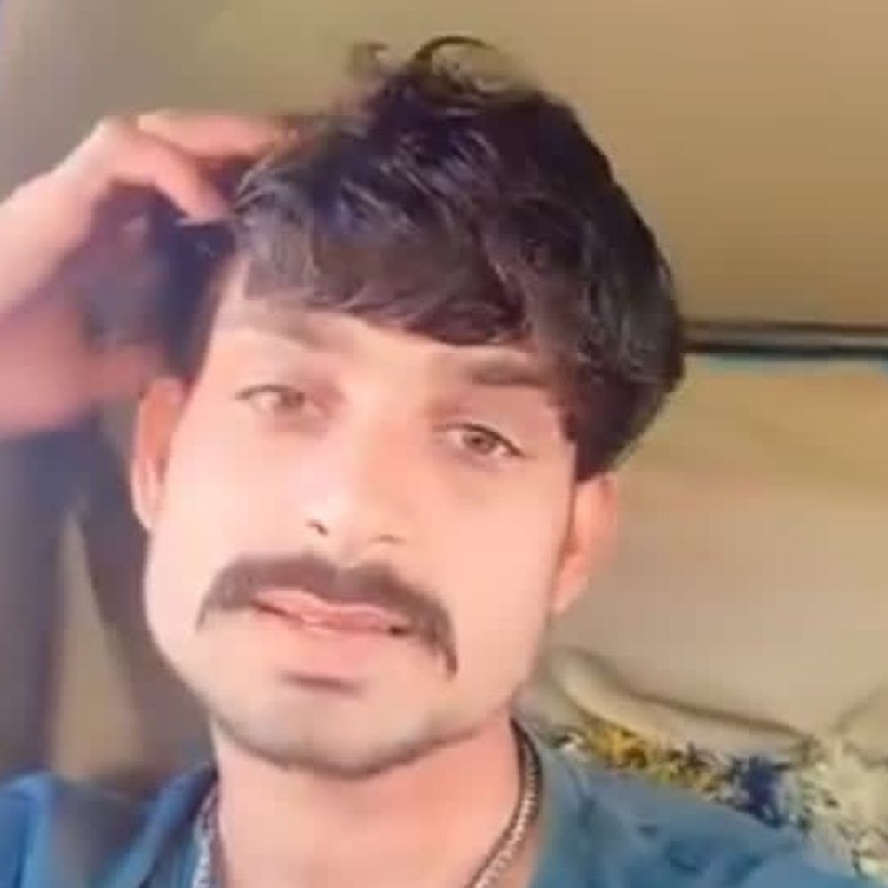 बाइक अनियंत्रित होकर विद्युत पोल से टकराई, युवक की मौत:एटा में दोस्त से मिलने जाते समय हुआ हादसा, पुलिस जांच में जुटी