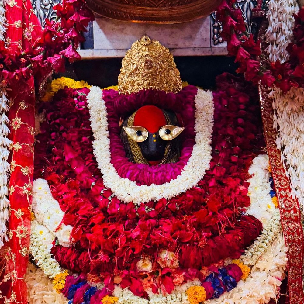 मिर्जापुर के विंध्य धाम में ब्रह्मचारिणी स्वरूप की आराधना:चैत्र नवरात्र के दूसरे दिन उमड़ा श्रद्धालुओं का सैलाब, पुलिस बल तैनात