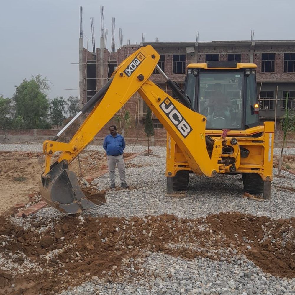 MDA ने अवैध प्लॉटिंग पर की कार्रवाई:मुजफ्फरनगर में 15 बीघा भूमि ध्वस्त, 12 दुकानें और बैंकट हॉल सील