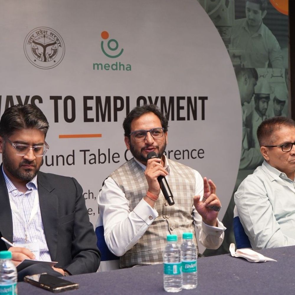 पॉलिटेक्निक छात्रों को 6 महीने की औद्योगिक ट्रेनिंग मिलेगी:लखनऊ में तकनीकी शिक्षा-उद्योग तालमेल पर हुए गोलमेज सम्मेलन